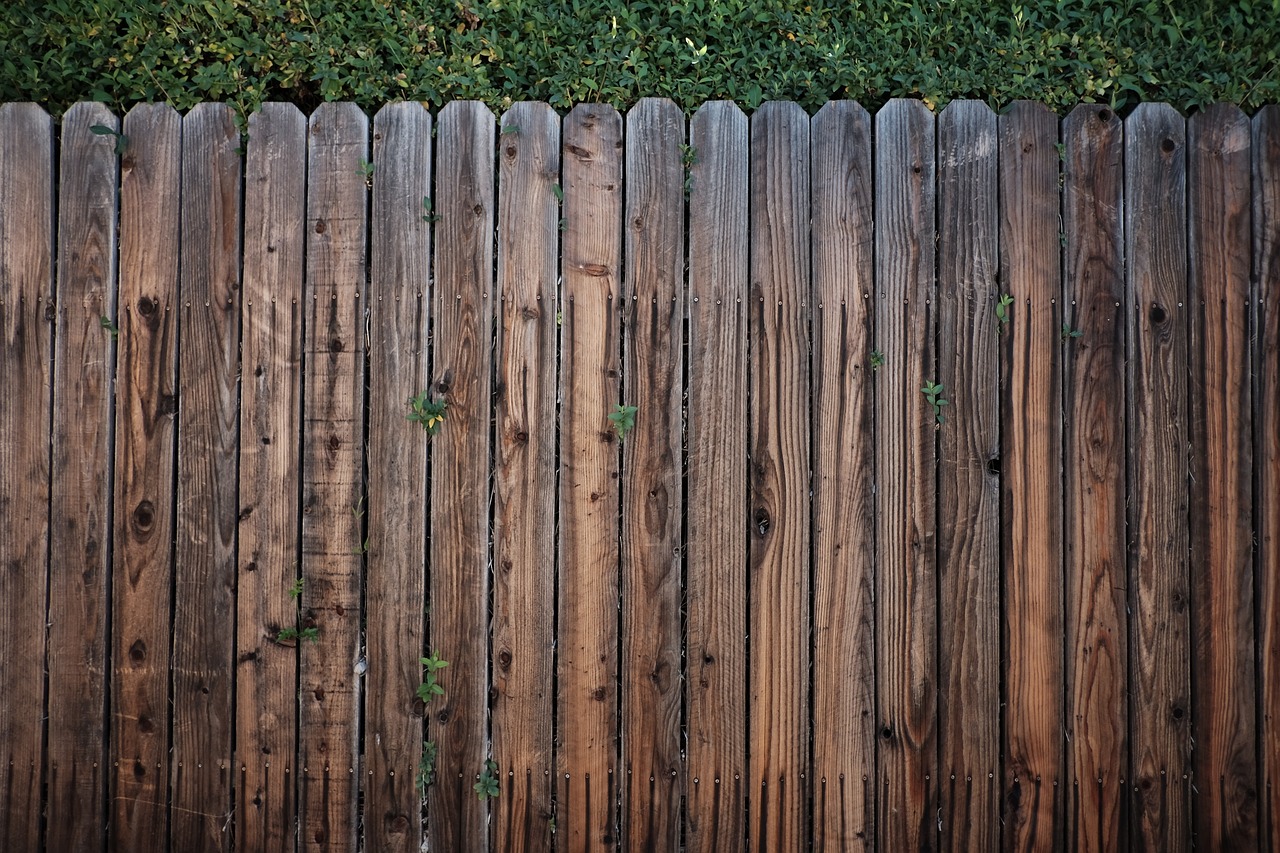 Wooden Curtain Rods: DIY Steps and Ideas